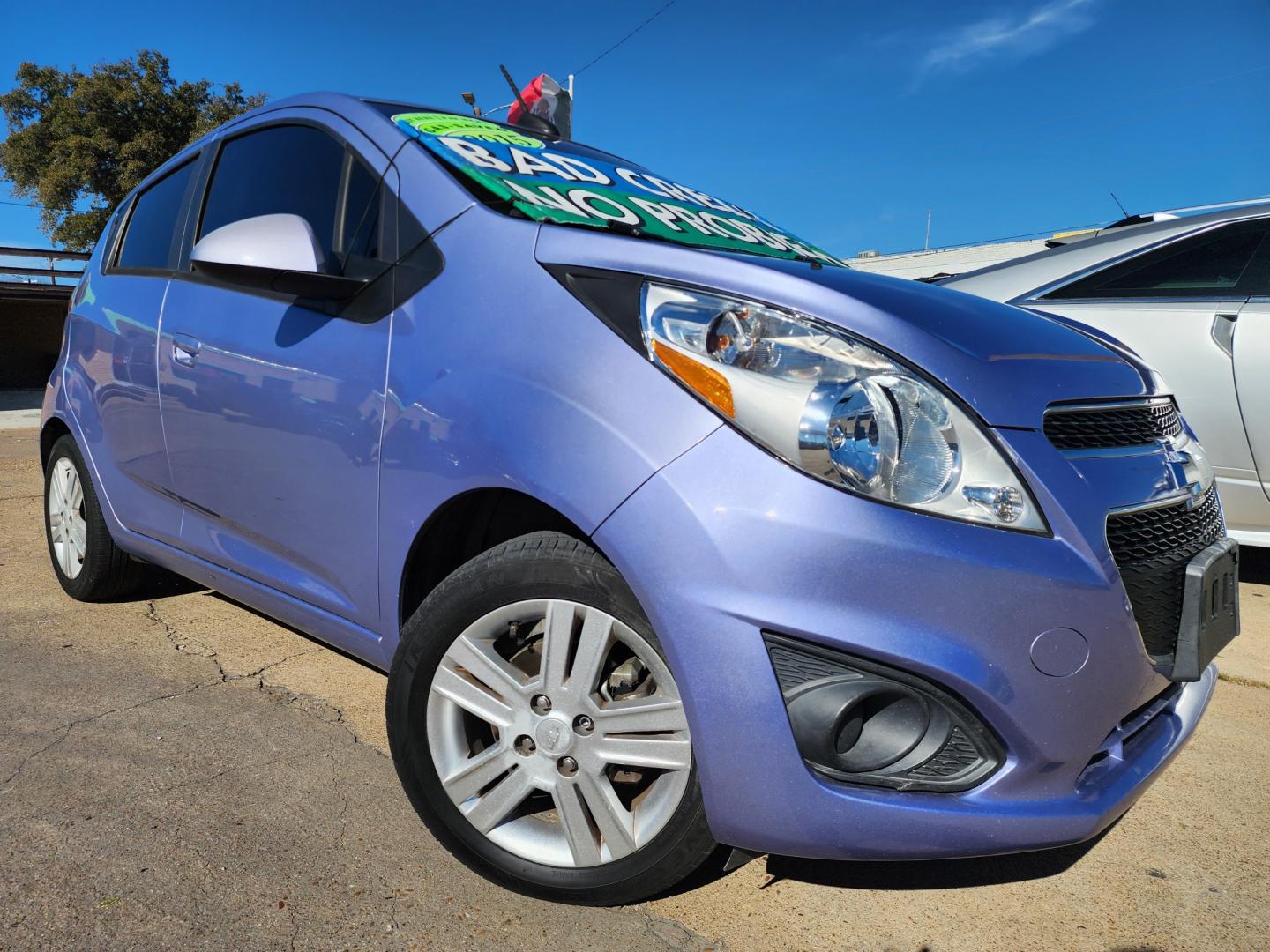 2015 BLUE /BLACK Chevrolet Spark LS (KL8CB6S93FC) with an 1.2L L4 16V DOHC engine, Continuously Variable Transmission transmission, located at 2660 S.Garland Avenue, Garland, TX, 75041, (469) 298-3118, 32.885551, -96.655602 - Welcome to DallasAutos4Less, one of the Premier BUY HERE PAY HERE Dealers in the North Dallas Area. We specialize in financing to people with NO CREDIT or BAD CREDIT. We need proof of income, proof of residence, and a ID. Come buy your new car from us today!! This is a very well cared for 2015 CH - Photo#0